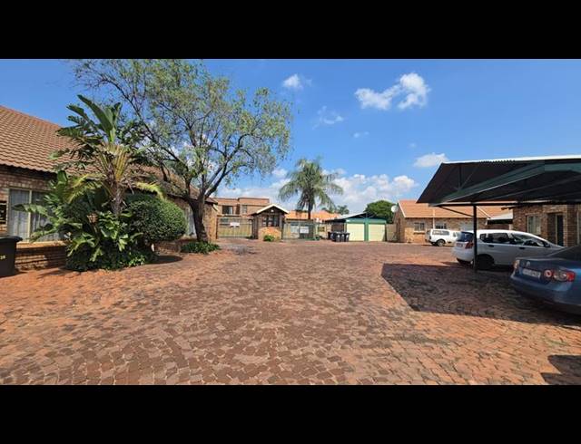 2 BEDROOM TOWNHOUSE FOR SALE IN ANNLIN